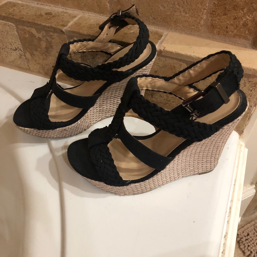 Black Wedges